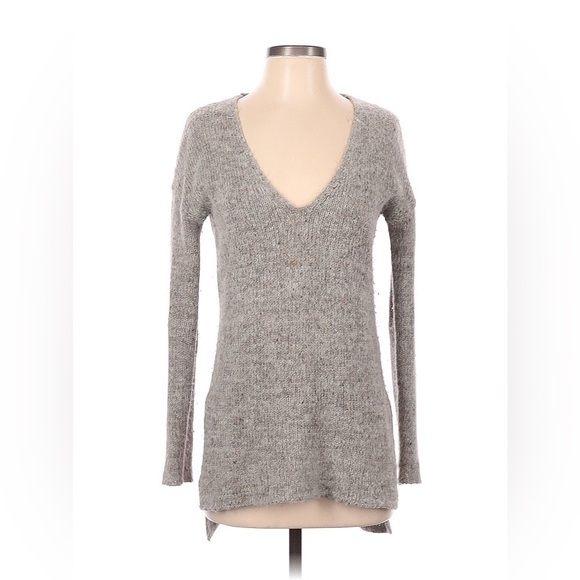 Aritzia Sweaters - Babaton x ARITZIA V-neck Pullover Long Sleeve Sweater